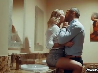 Chick boss Jessa Rhodes eyed her secret lover in a local bar and embarked an awesome former boyfriend hookup with him inside the bathroom.