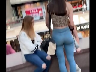 Crazy British Teenager Ball-sac in Jeans! (Fap time)