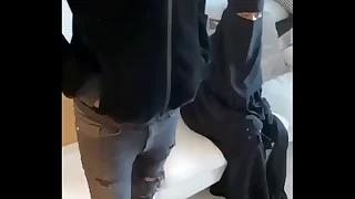 ديوث عربي يجيب زوجته لانطونيو عشان يزغبها