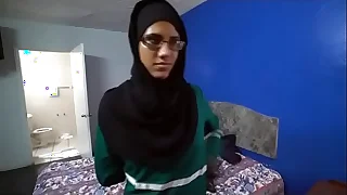 arab teen ho taking two dicks in da mouth at da same time
