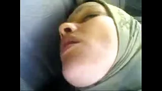 arab sexy bitch bonking in motor vehicle