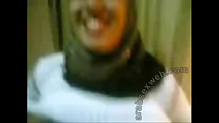 shy egyptian in hijab shows pussy away from meroo