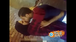 واحد و خطيبتة
