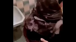 ديوث في الحمام
