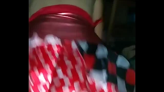 mi tia me modela su disfraz de halloween para el trabajo y termino follandola y hasta pide que ya le de su lechita y final con un rico orgasmo como grita