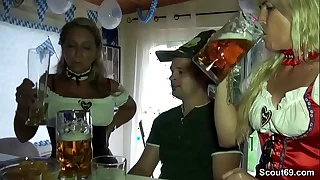 mutti und tante schenken jungspund seinen ersten fick