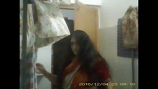 sexy mature indian milf undressing will not hear of saree in relieve oneself teaser video