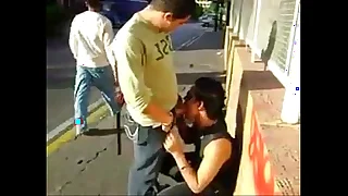 Una chupadita en publico Merry