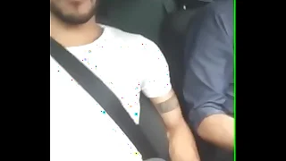 Pegando Uber joyful