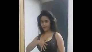 &period;com &ndash; Sexy Indian Babe Navneeta Dancing Shaking BigTits