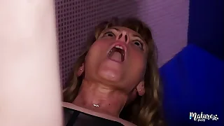 naomi mature sexy va en club libertin avec s&period; mari